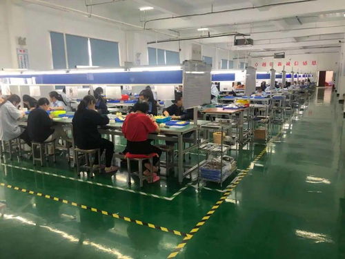 來鳳人注意！利川箱包廠急招女工300人，包吃住待遇好，綜合工資3000+，把工作機(jī)會留在身邊